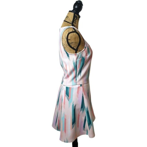 Decree Juniors 2 pc Crop Top Skater Skirt M Scuba Key Hole Pastel Pink Teal Chic - Picture 4 of 5